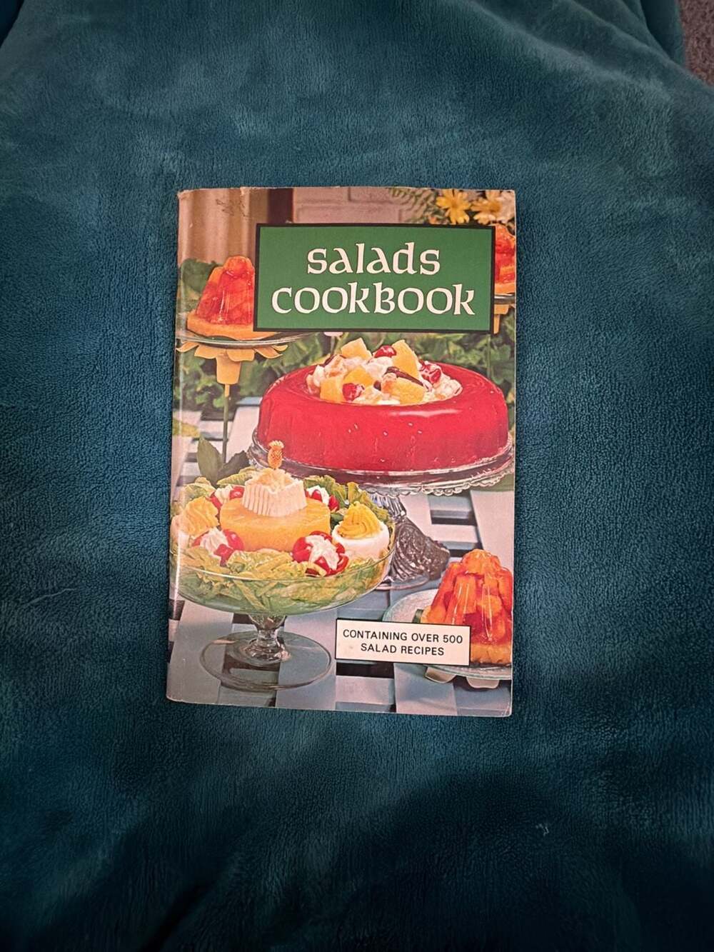 Favorite Recipes Press Salads Cookbook Containing Over 500 Salad Recipes